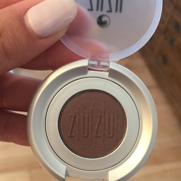ZUZU Luxe Eyeshadow in the color Odyssey - Picture 2 of 5
